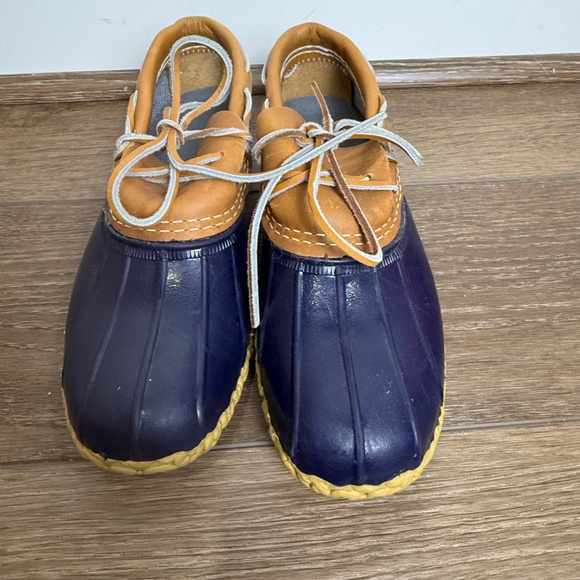 L. L. Bean Women's Bean Boot Mocs Leather Rubber Waterproof Size 9 Narrow - Picture 2 of 11